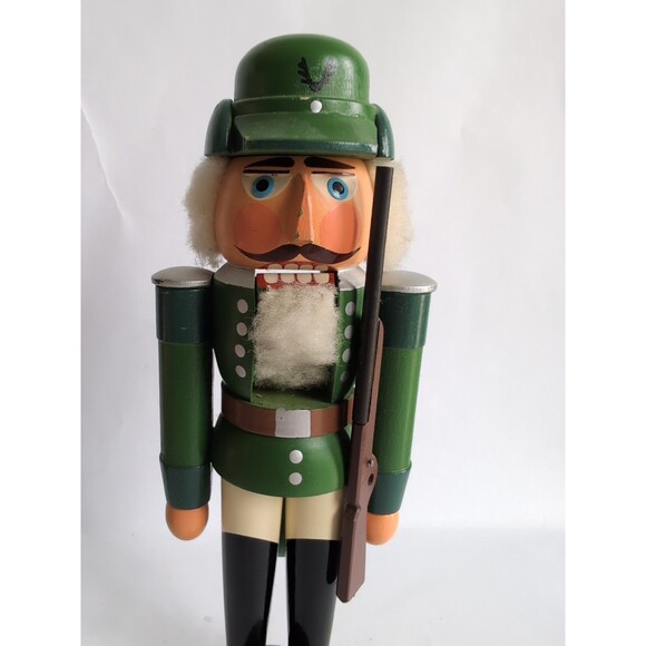 Erzgebirge Nutcracker Volkskunst Green Forester with Musket Wood Steinbach Vtg - Picture 5 of 6